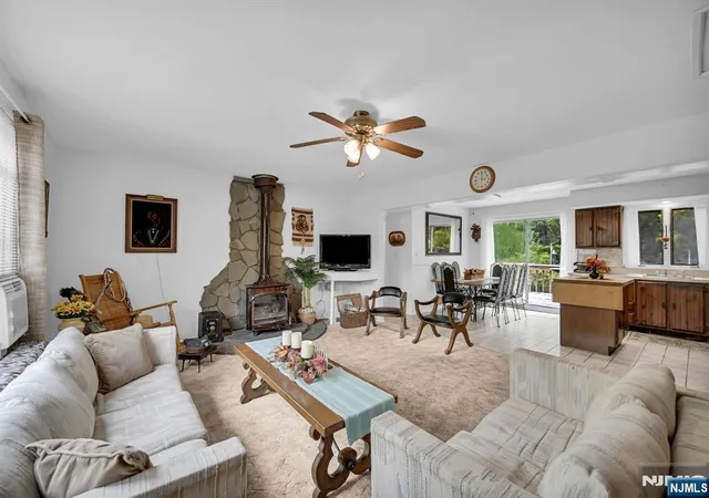 4th image of 92 Lakeview Ter, Oakland, NJ 07436 | MLS# 25034464