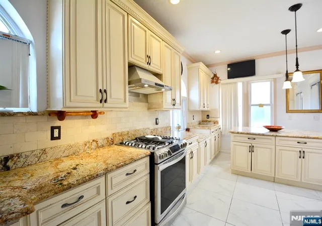 Photo 3 of Single family home for sale at 89 Rose St, Wood Ridge, NJ 07075 | MLS# 25034968 | Listing updated on 2026-03-27