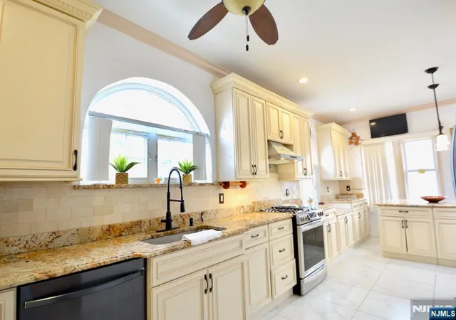 Photo 3 of Single family home for sale at 89 Rose St, Wood Ridge, NJ 07075 | MLS# 25034968 | Listing updated on 2026-03-27
