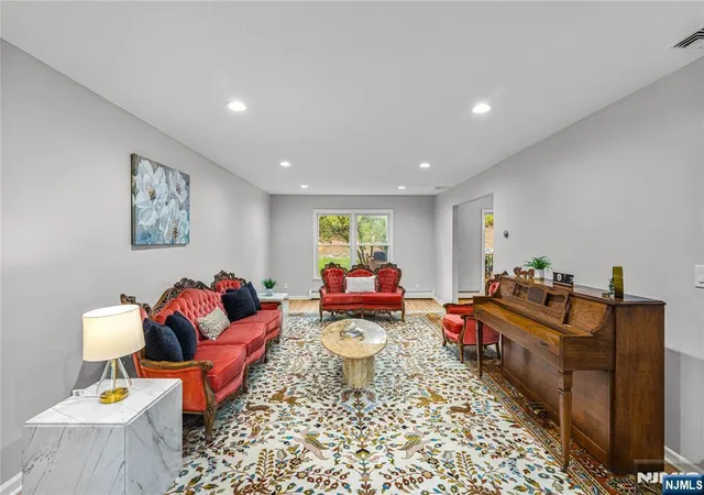 Photo 3 of Sale Pending at 6 Old Orchard Dr, Hawthorne, NJ 07506 | MLS# 25034997 | Listing updated on 2025-10-31
