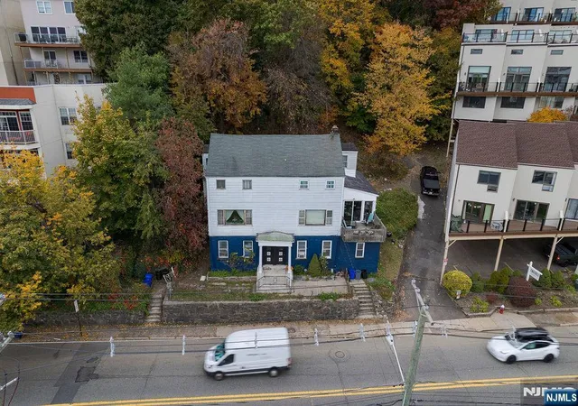 2nd image of 1106 1108 River Rd, Edgewater, NJ 07020 | MLS# 25039324