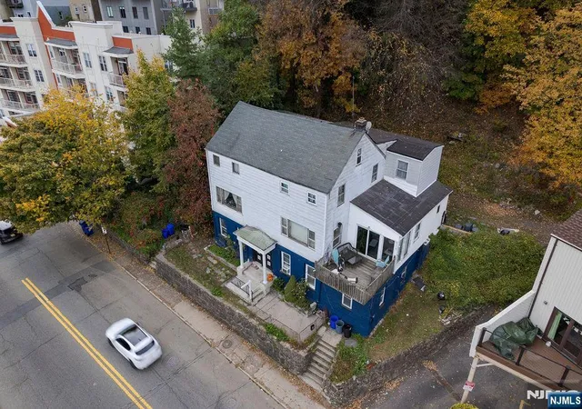 3rd image of 1106-1108 River Rd, Edgewater, NJ 07020 | MLS# 25039324