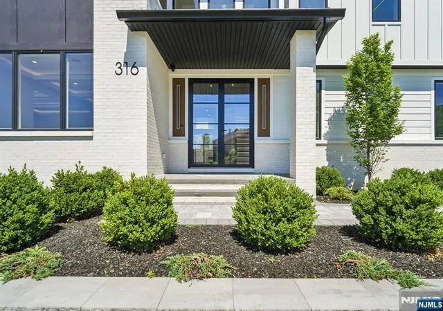 Homes for sale in Englewood Cliffs, NJ | 316 Bolz St, Englewood Cliffs, NJ 07632 | MLS# 25039687