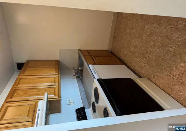 Homes for sale in Cliffside Park, NJ | 770 Anderson Ave #16F, Cliffside Park, NJ 07010 | MLS# 25039943