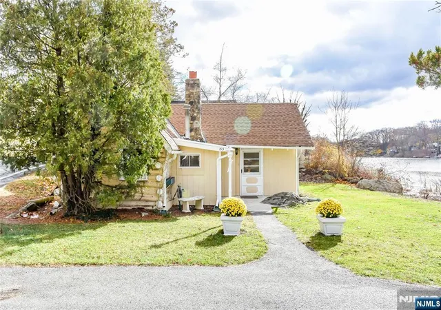 Homes for sale in West Milford, NJ | 213 Otterhole Rd, West Milford, NJ 07480 | MLS# 25040947