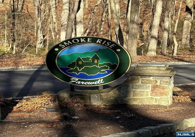 3rd image of 2 Kent Brook Ter, Kinnelon, NJ 07405 | MLS# 25041257