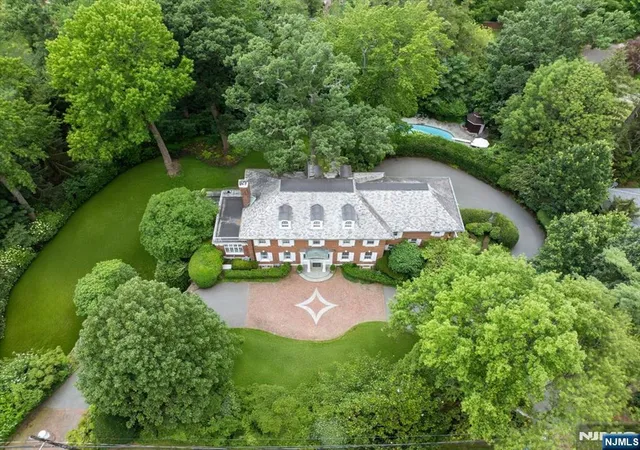 Photo 3 of Single family home for sale at 200 Lincoln St, Englewood, NJ 07631 | MLS# 25041807 | Listing updated on 2026-04-15