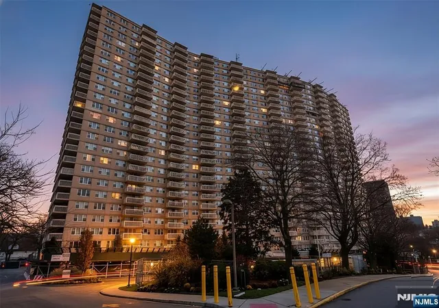 Homes for sale in Fort Lee, NJ | 555 North #8N, Fort Lee, NJ 07024 | MLS# 25041990