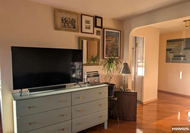 5th image of 2352 Linwood Ave, Fort Lee, NJ 07024