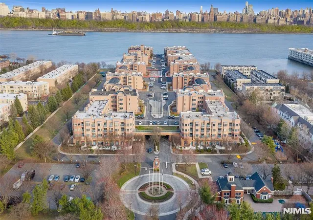 Homes for sale in Edgewater, NJ | 316 Ellery Ct #316, Edgewater, NJ 07020 | MLS# 25043468