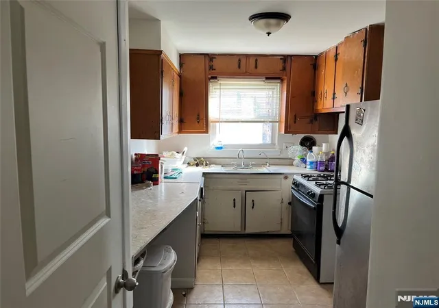Homes for sale in Teaneck, NJ | 539 Sandra Pl, Teaneck, NJ 07666 | MLS# 25043693
