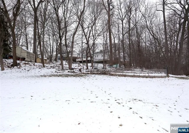 3rd image of 97 Squaw Brook Rd, North Haledon, NJ 07508 | MLS# 25043944