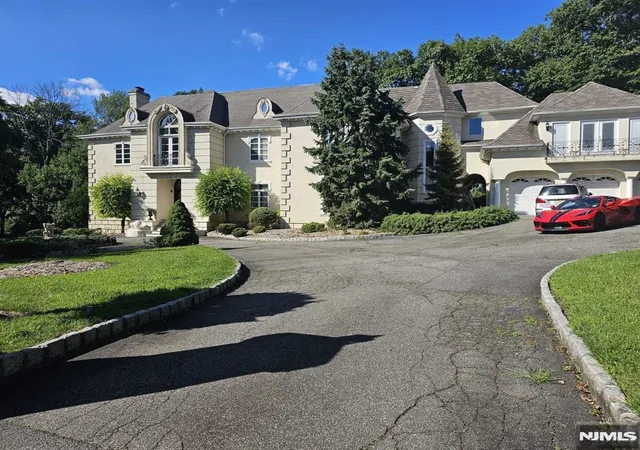 Homes for sale in Alpine, NJ | 28 Buckingham Dr, Alpine, NJ 07620 | MLS# 25043947