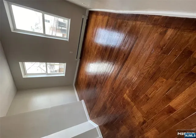 3rd image of 522 Mulberry St, Newark, NJ 07114 | MLS# 25044030