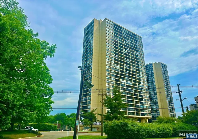 Homes for sale in Fort Lee, NJ | 6 Horizon Rd #1204, Fort Lee, NJ 07024 | MLS# 26001624