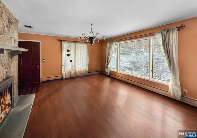 3rd image of 40 Pawnee Ave, Oakland, NJ 07436 | MLS# 26003029