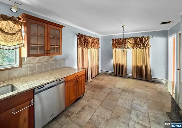 5th image of 40 Pawnee Ave, Oakland, NJ 07436 | MLS# 26003029