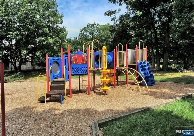2nd image of 6 Horizon Rd, Fort Lee, NJ 07024