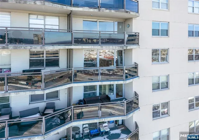 Homes for sale in Fort Lee, NJ | 2077 Ctr Ave, Fort Lee, NJ 07024