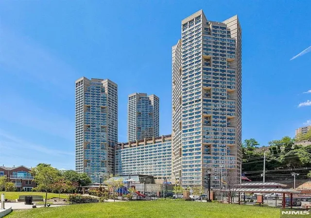 Homes for sale in Guttenberg, NJ | 7002 Boulevard East #3F, Guttenberg, NJ 07093 | MLS# 26003400