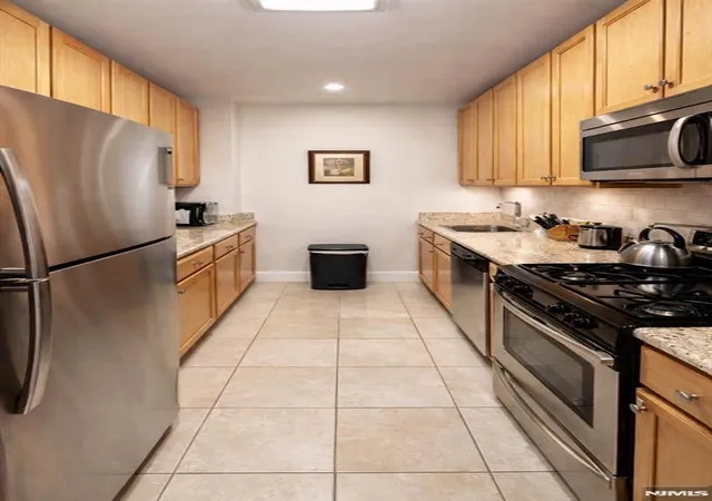 Homes for sale in Guttenberg, NJ | 7002 Boulevard East #3F, Guttenberg, NJ 07093 | MLS# 26003400