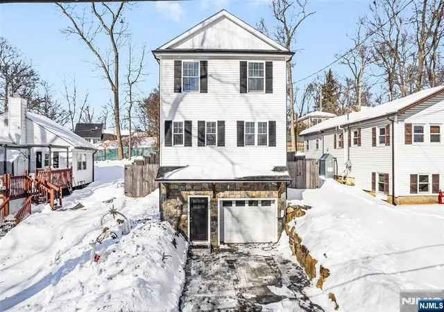Photo 2 of Sale Pending at 506 Brooklyn Mountain Rd, Hopatcong, NJ 07843 | MLS# 26003683 | Listing updated on 2026-03-16