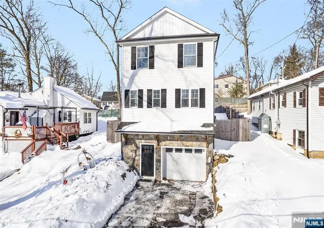 Photo 3 of Sale Pending at 506 Brooklyn Mountain Rd, Hopatcong, NJ 07843 | MLS# 26003683 | Listing updated on 2026-03-16