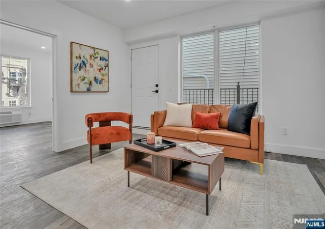 2nd image of 521 10Th St, Union City, NJ 07087