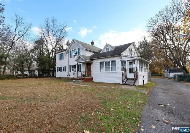 Photo 3 of Single family home for sale at 300 Spring Valley Rd, Paramus, NJ 07652 | MLS# 26005361 | Listing updated on 2026-03-01