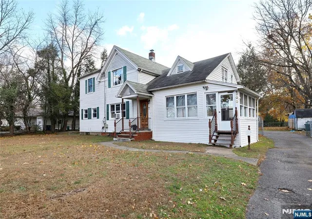 Photo 3 of Single family home for sale at 300 Spring Valley Rd, Paramus, NJ 07652 | MLS# 26005361 | Listing updated on 2026-03-01