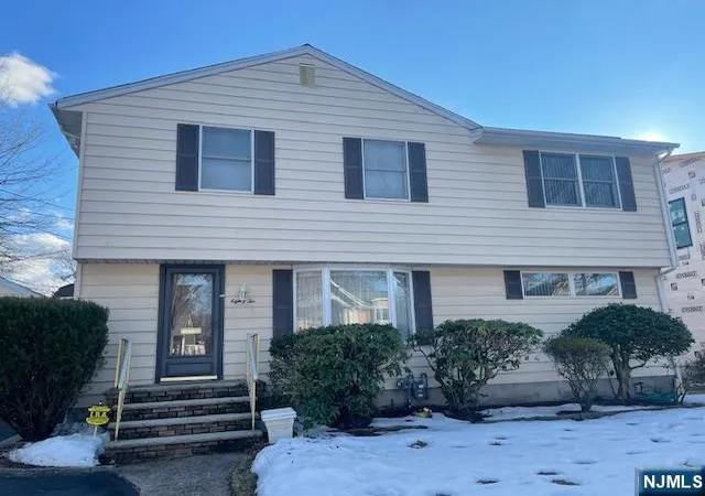 Homes for sale in Paramus, NJ | 82 Azalea St, Paramus, NJ 07652 | MLS# 26005847
