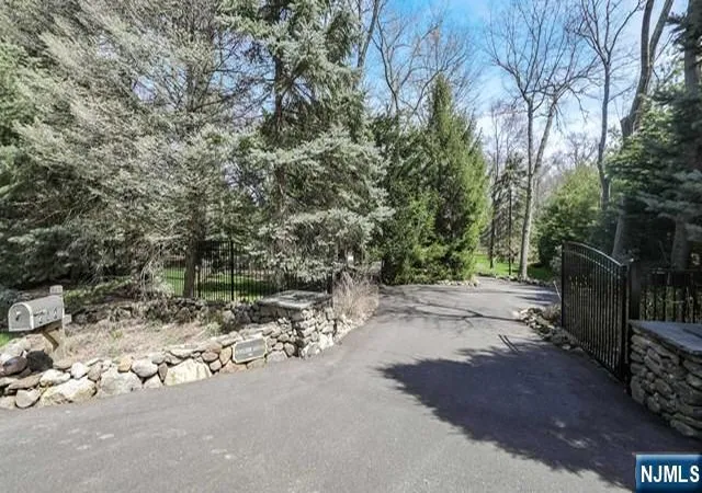 Homes for sale in Saddle River, NJ | 202 Chestnut Ridge Rd, Saddle River, NJ 07458 | MLS# 26006205