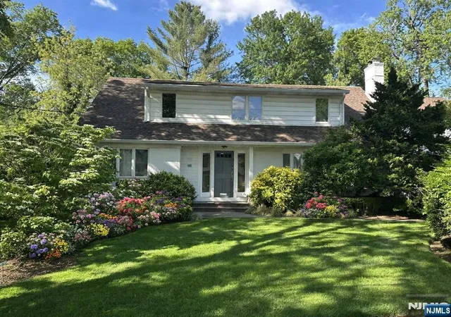 Photo 1 of Single family home for sale at 711 Camperdown Rd, Teaneck, NJ 07666 | MLS# 26006360 | Listing updated on 2026-04-16