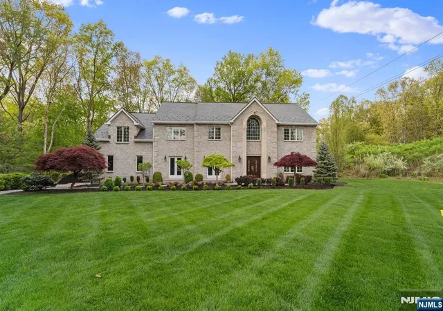 Homes for sale in Old Tappan, NJ | 7 Orchard Ln, Old Tappan, NJ 07675 | MLS# 26006902