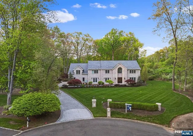 Homes for sale in Old Tappan, NJ | 7 Orchard Ln, Old Tappan, NJ 07675 | MLS# 26006902