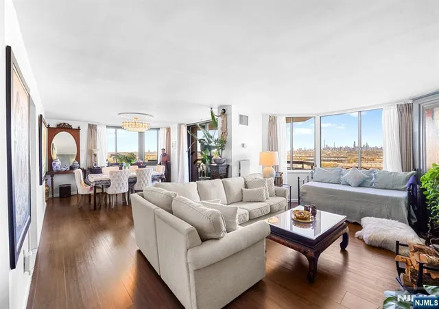 Listing Photo 2 - Condo for sale in building located at 2005 Harmon Cvs Tower, Secaucus, NJ 07094