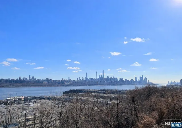 38th image of 416 Oncrest Ter, Cliffside Park, NJ 07010 | MLS# 26007066
