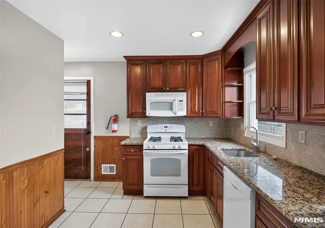 Photo 4 of Sale Pending at 340 Old Post Rd, Edison, NJ 08817 | MLS# 26007089 | Listing updated on 2026-07-09