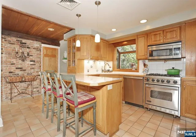 3rd image of 20 Spring Valley Rd, Montvale, NJ 07645 | MLS# 26007308