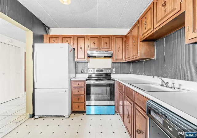 Homes for sale in Passaic, NJ | 170 Lafayette Ave #6A, Passaic, NJ 07055 | MLS# 26007652
