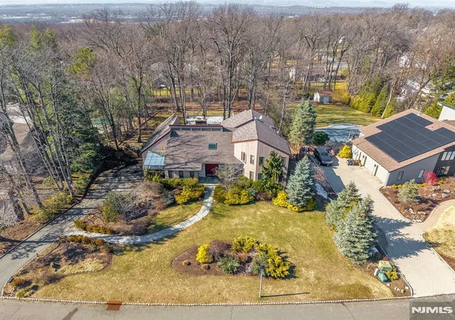 2nd image of 17 Brentwood Dr, North Caldwell, NJ 07006 | MLS# 26007799