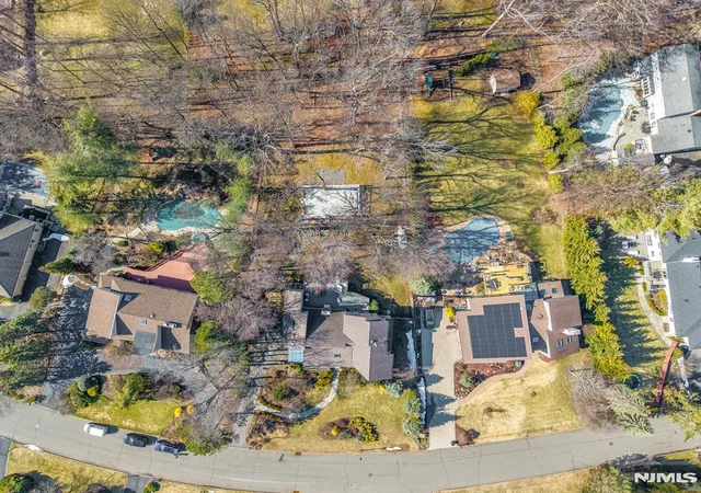 3rd image of 17 Brentwood Dr, North Caldwell, NJ 07006 | MLS# 26007799