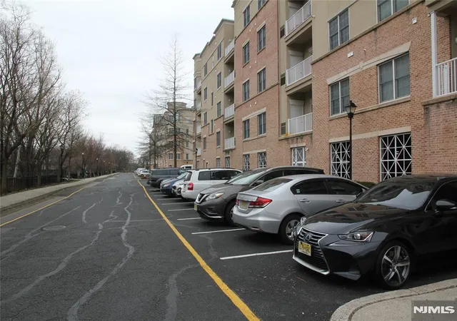 3rd image of 2403 Windsor Park Ct #403, Englewood, NJ 07631 | MLS# 26007826