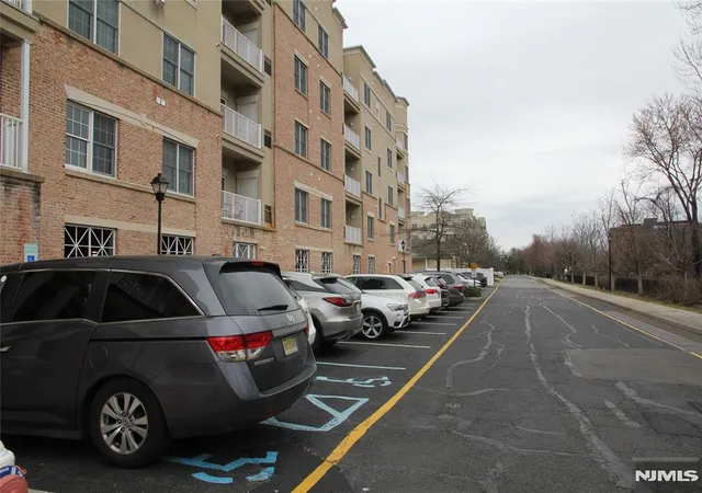 4th image of 2403 Windsor Park Ct #403, Englewood, NJ 07631 | MLS# 26007826