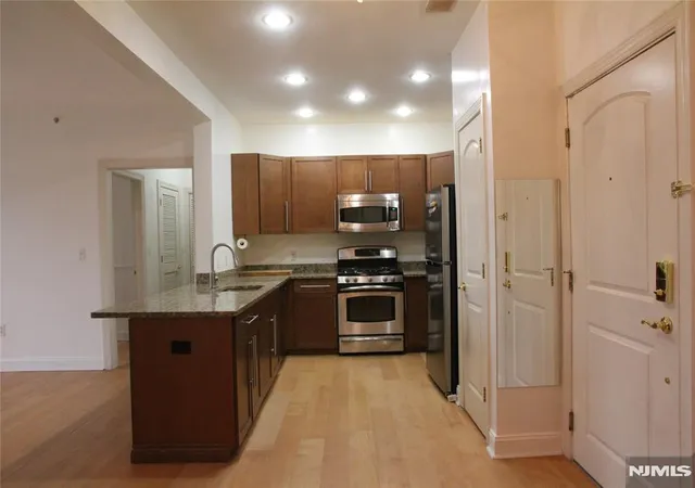 5th image of 2403 Windsor Park Ct #403, Englewood, NJ 07631 | MLS# 26007826