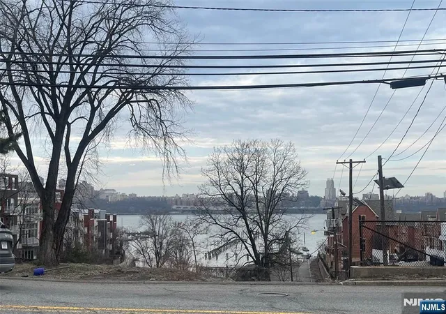 Photo 2 of Sale Pending at 1332 River Rd, Edgewater, NJ 07020 | MLS# 26008086 | Listing updated on 2026-09-09