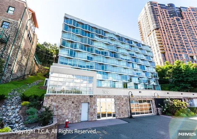 Homes for sale in Edgewater, NJ | 100 Thompson Ln #6B, Edgewater, NJ 07020 | MLS# 26008108