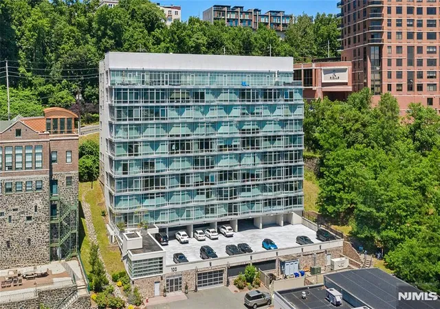 Homes for sale in Edgewater, NJ | 100 Thompson Ln #6B, Edgewater, NJ 07020 | MLS# 26008108