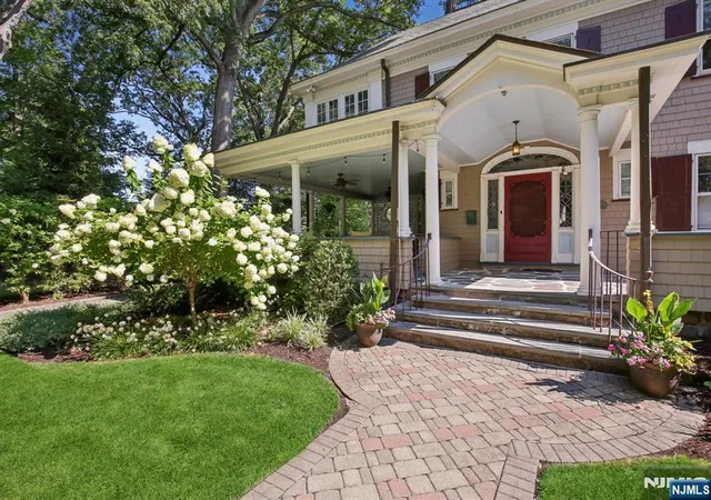 3rd image of 29 Hillcrest Rd, Glen Ridge, NJ 07028 | MLS# 26008304