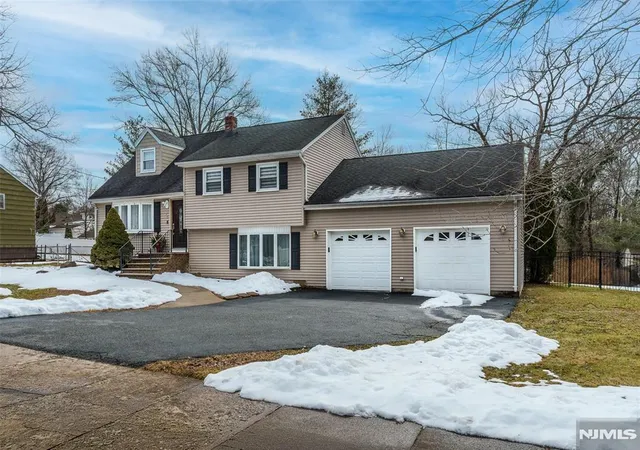 Photo 3 of Sale Pending at 75 Longport Rd, Wayne, NJ 07470 | MLS# 26008331 | Listing updated on 2026-04-01